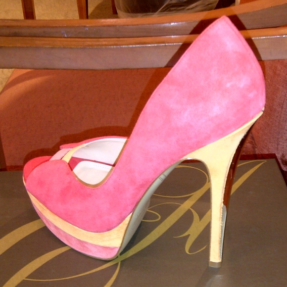 SOLD Enzo Angiolini - Picture 1 of 2